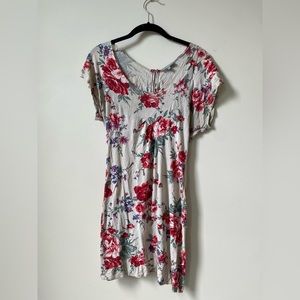 Beautiful and easy to wear floral pull over tee-shirt dress size S/M